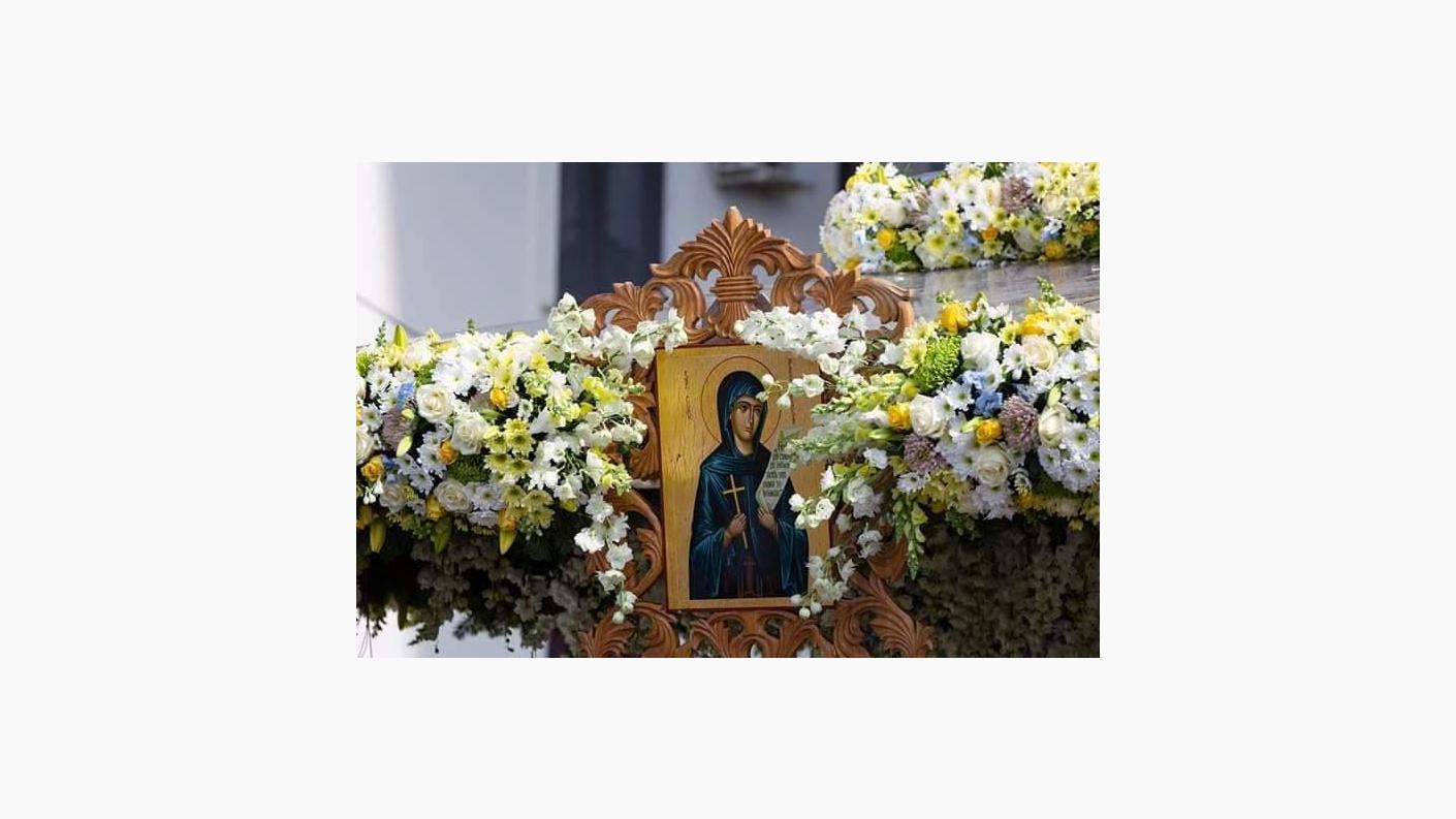 Familia ,,Providența” – alături de pelerinii veniți la Iași, de Hramul Cuvioasei Parascheva Familia ,,Providența” – alături de pelerinii veniți la Iași, de Hramul Cuvioasei Parascheva